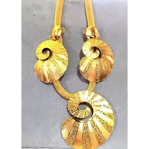 Gold-Tone Seashell Pendant Necklace With Triple Dangling Charms & Mesh Chain Des